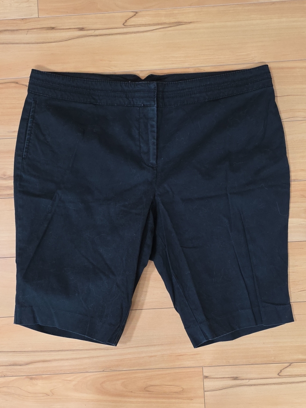 Y2K Old Navy Black Cotton/Stretch Bermuda Shorts Size 16
